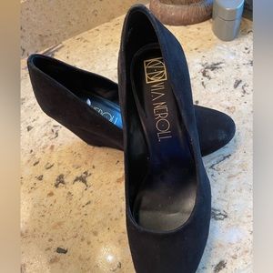 BEAUTIFUL BLACK SUEDE WEDGE HEELS